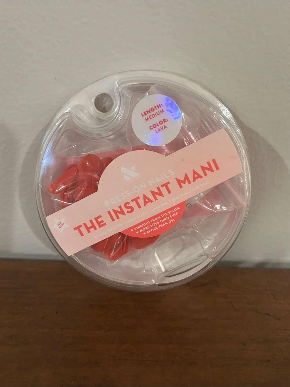 The Instant Mani press glue